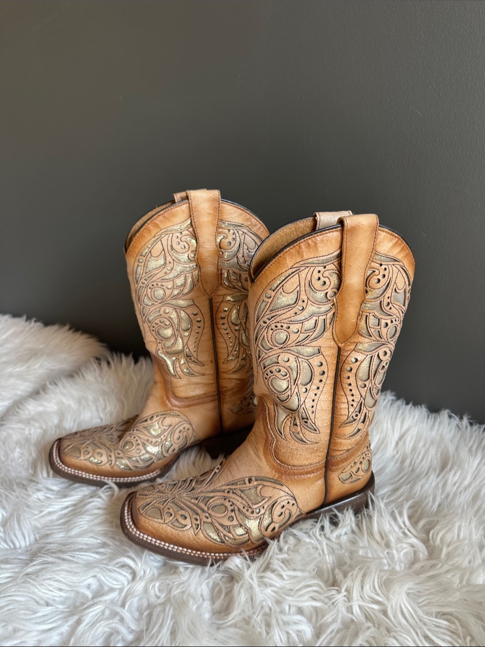 Corral Tan Leather Kids Western Boots with Decorative Cutouts Nv been worn!